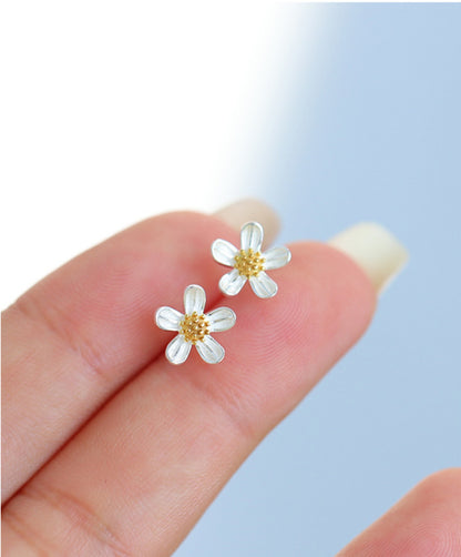 Sterling Silver Daisy Flower Stud Earrings