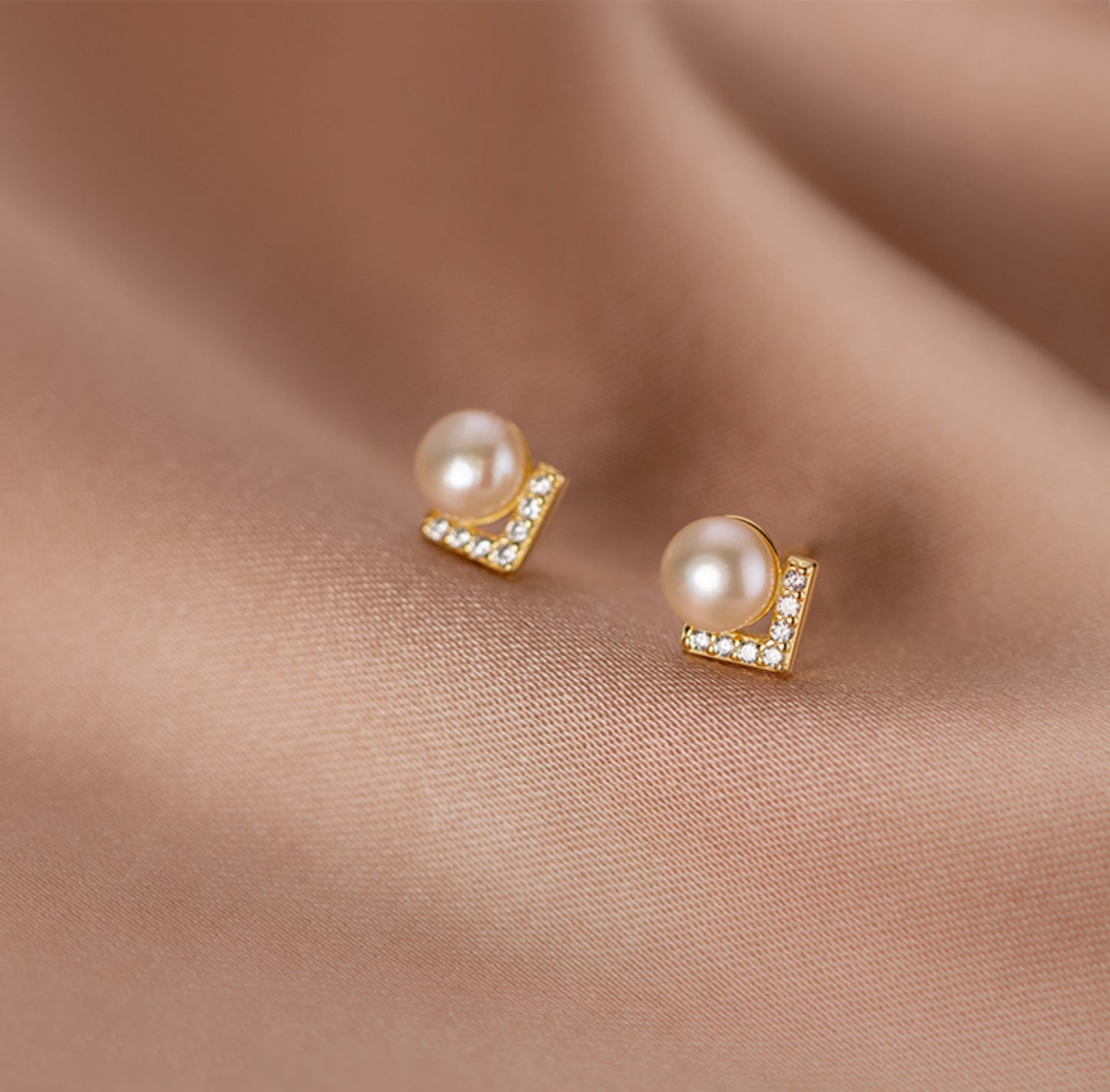 S925 Dainty V Shape Freshwater Pearl CZ Stud Earrings