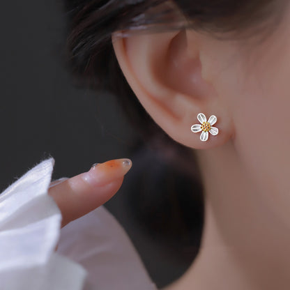 Sterling Silver Daisy Flower Stud Earrings