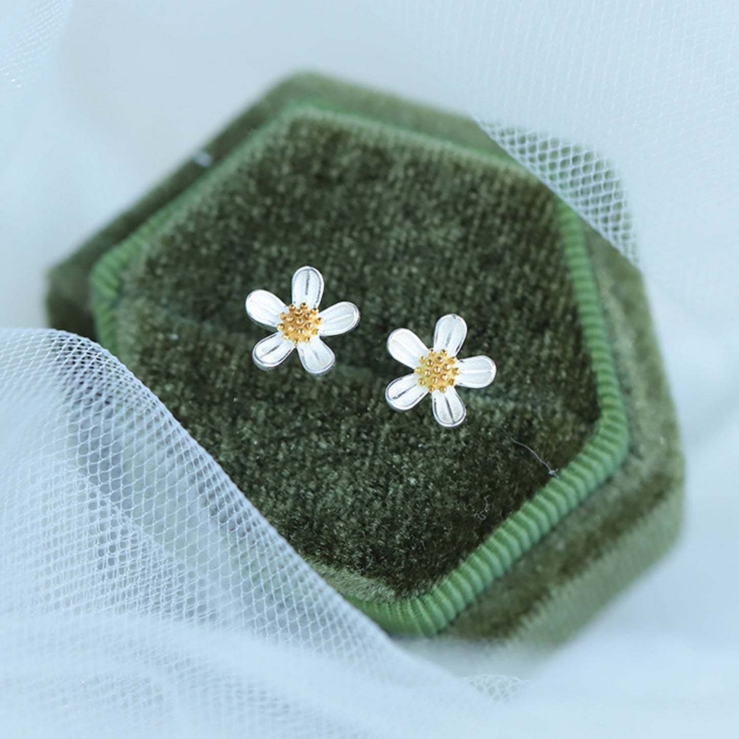 Sterling Silver Daisy Flower Stud Earrings